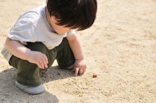 登園後は外にでてあそびます